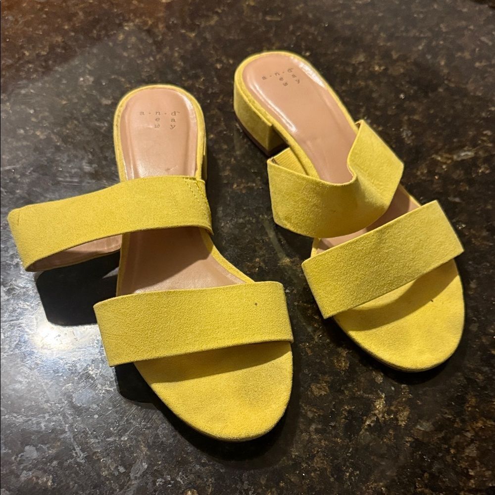 Yellow Women's Sandals A NEW DAY Low Heel - Size 8 Great Condition Suede Sandal